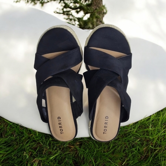 Torrid woman's size 9WW with 4 inch wedge heel slip on sandals 1 inch at toes. - Picture 5 of 9